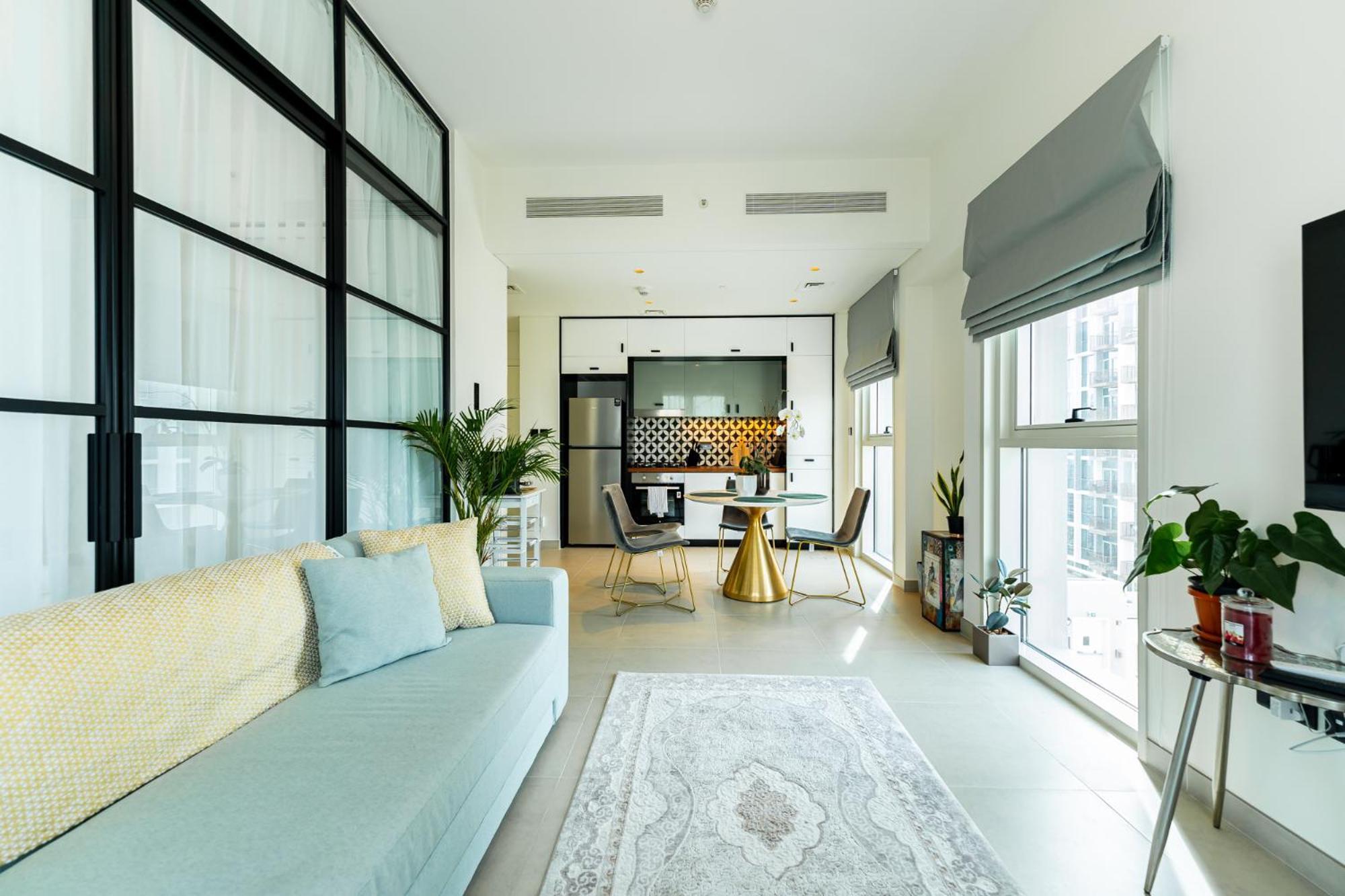Apartment Inviting 2br With Pool & Pet-friendly Option