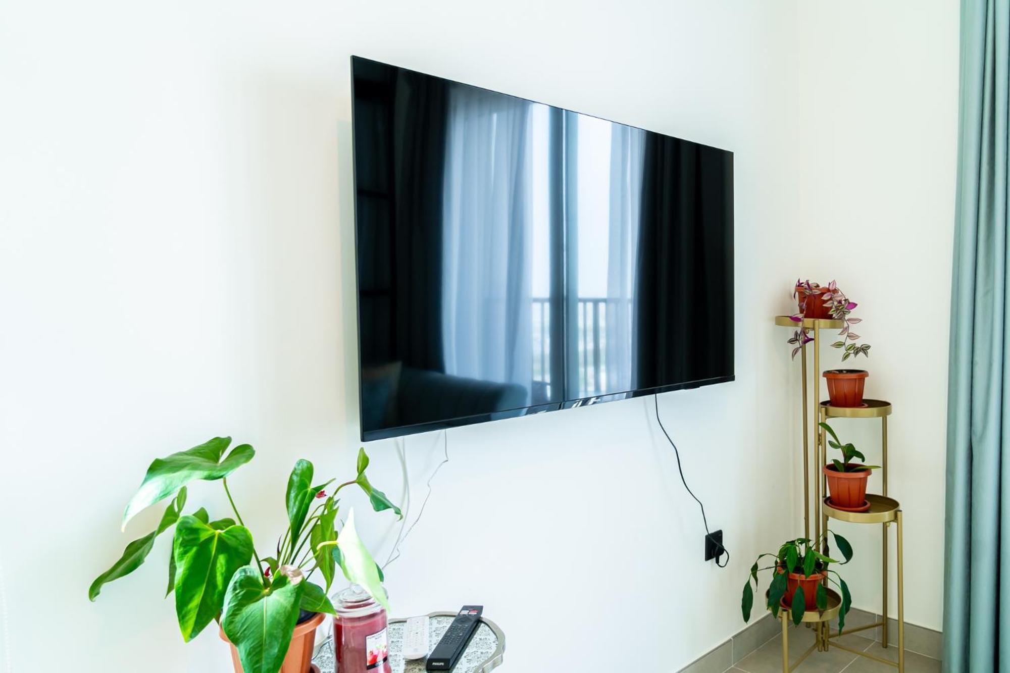 Apartment Inviting 2br With Pool & Pet-friendly Option *